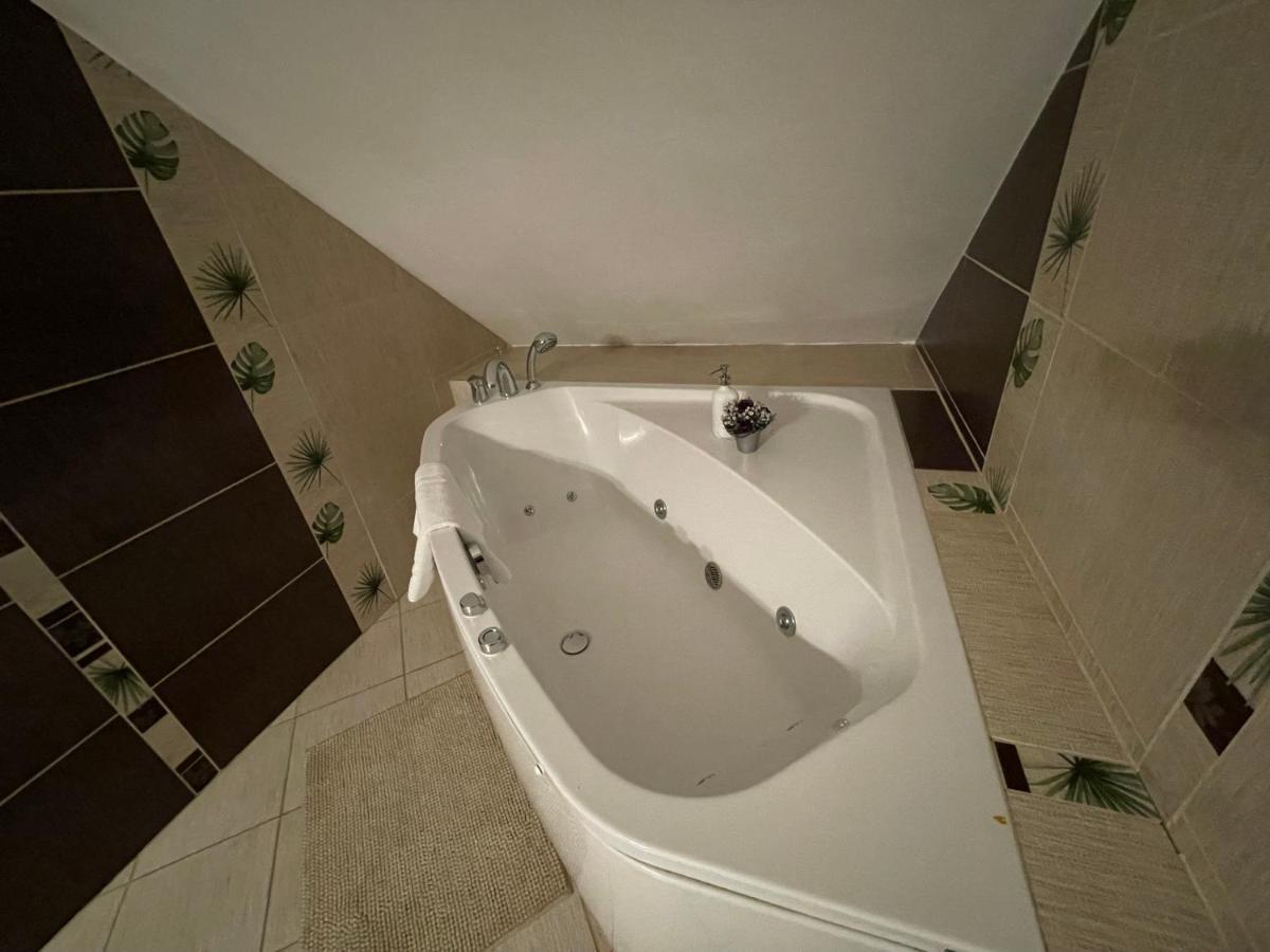 Hotel Tyrol I Restauracja Zycie Gruzji Osielsko Extérieur photo